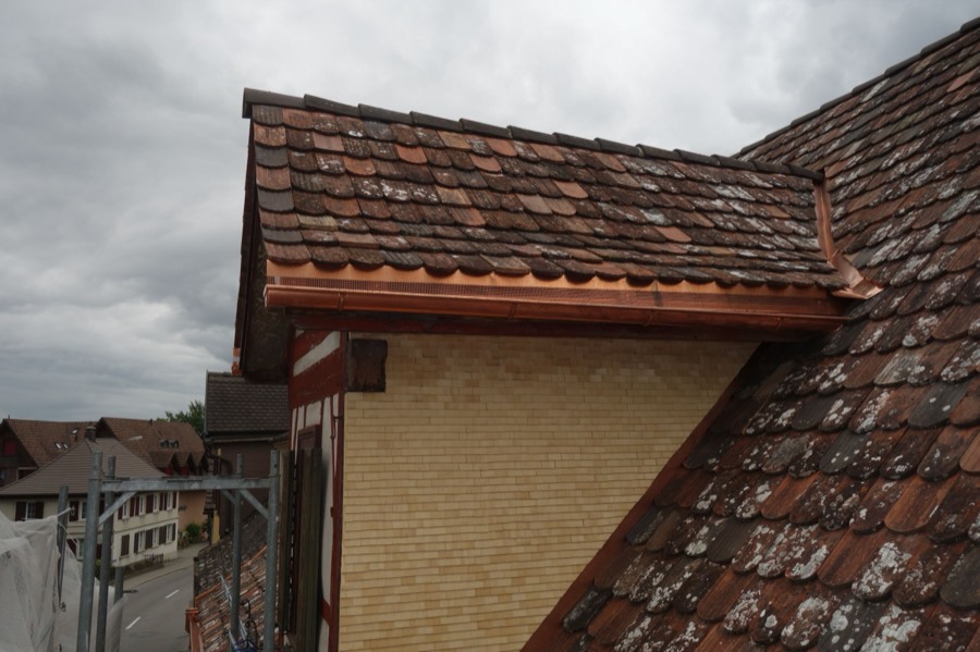 Lukarne mit Biberschwanzziegeln