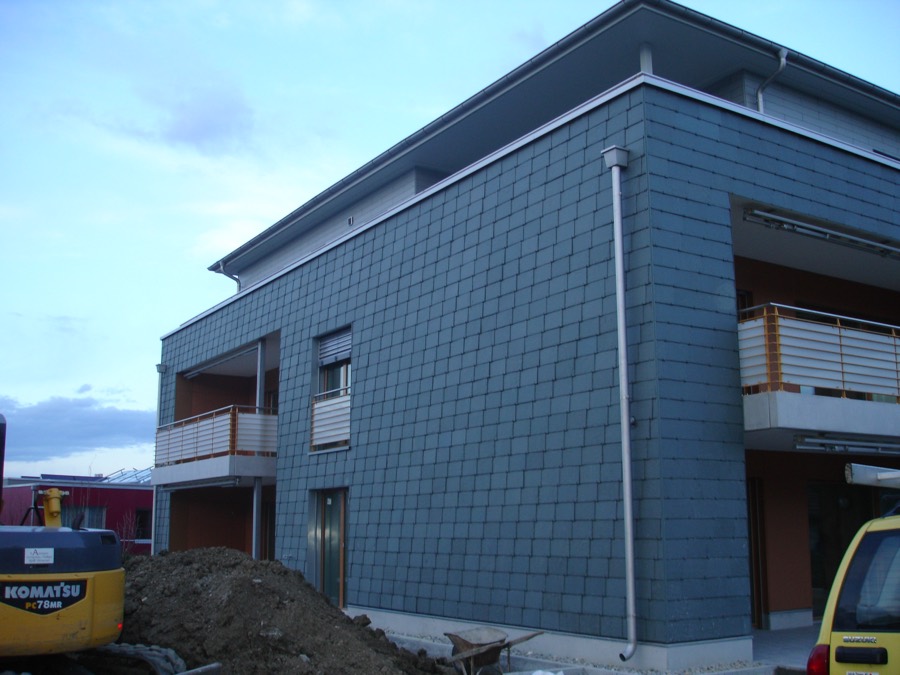Natursteinschiefer-Fassade einer Liegenschaft in Aadorf